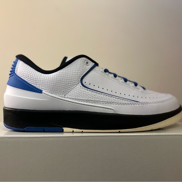BRAND NEW- Jordan 2 Low Varsity Royal WMNS Sz 11 SKU: dx4401-104 - Picture 3 of 7